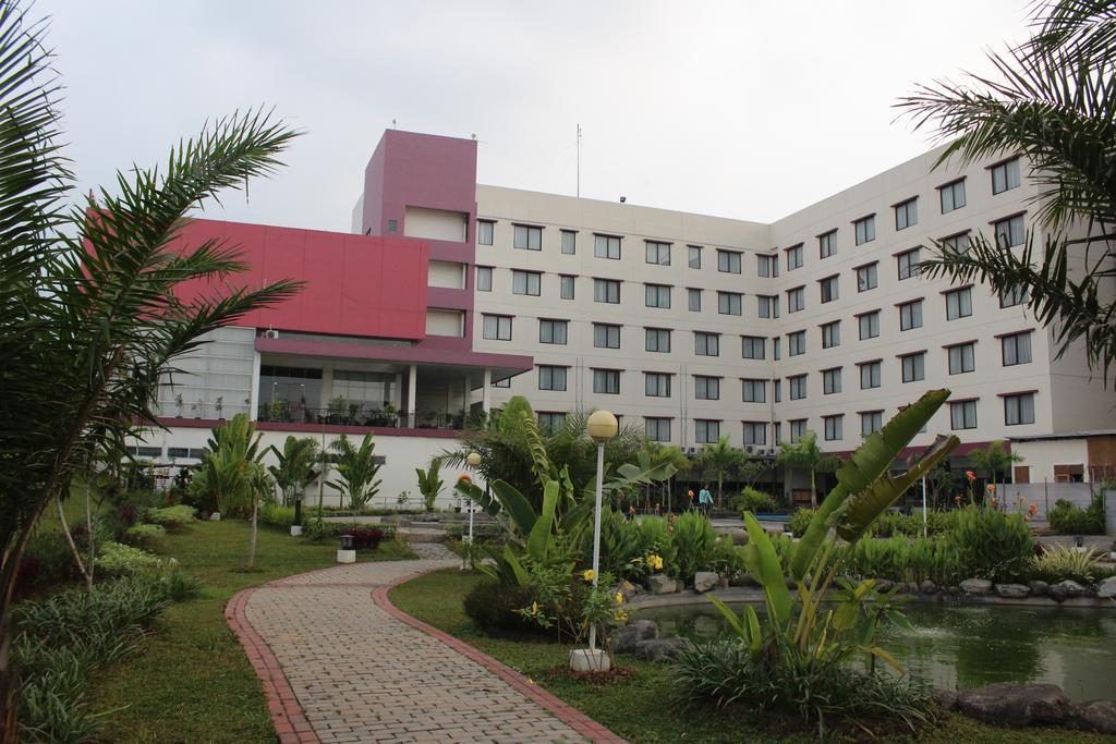 Asialink Premier Karawang Exterior foto